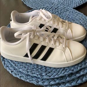 Women’s Adidas classic sneakers cloud foam